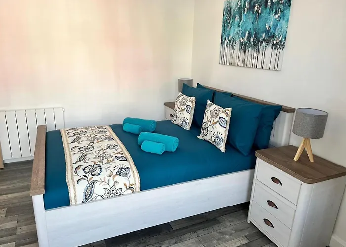 39 Wells Street Apartment