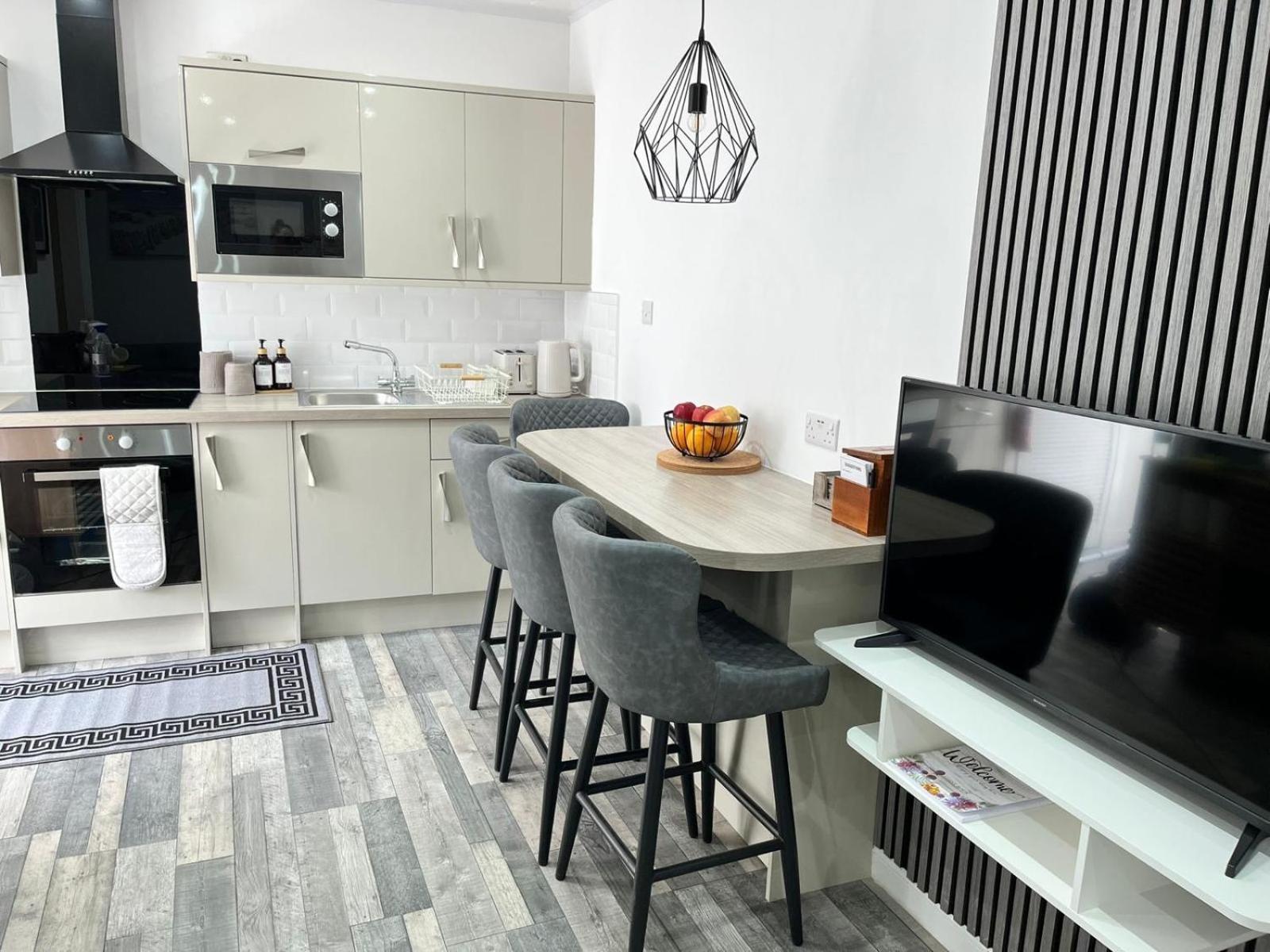 Apartment 39 Wells Street *